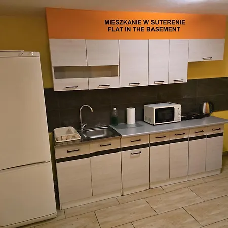 Mieszkanie W Suterenie *