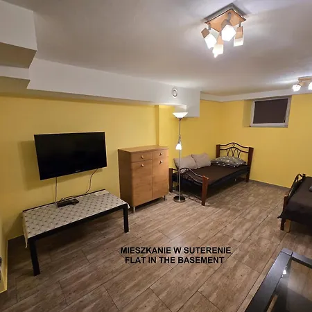 Mieszkanie W Suterenie Apartamento *