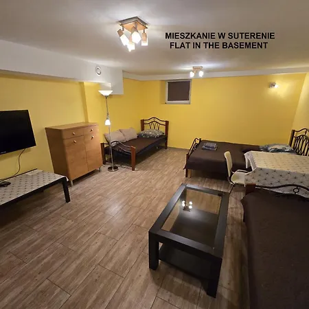 Apartment Mieszkanie W Suterenie *